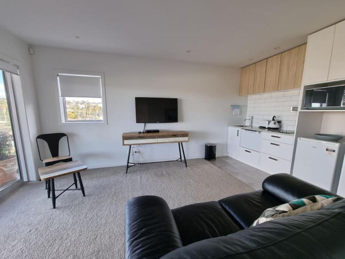 Fabulous Castor Bay 1 Bedroom With Views And Skytv Auckland Eksteriør billede
