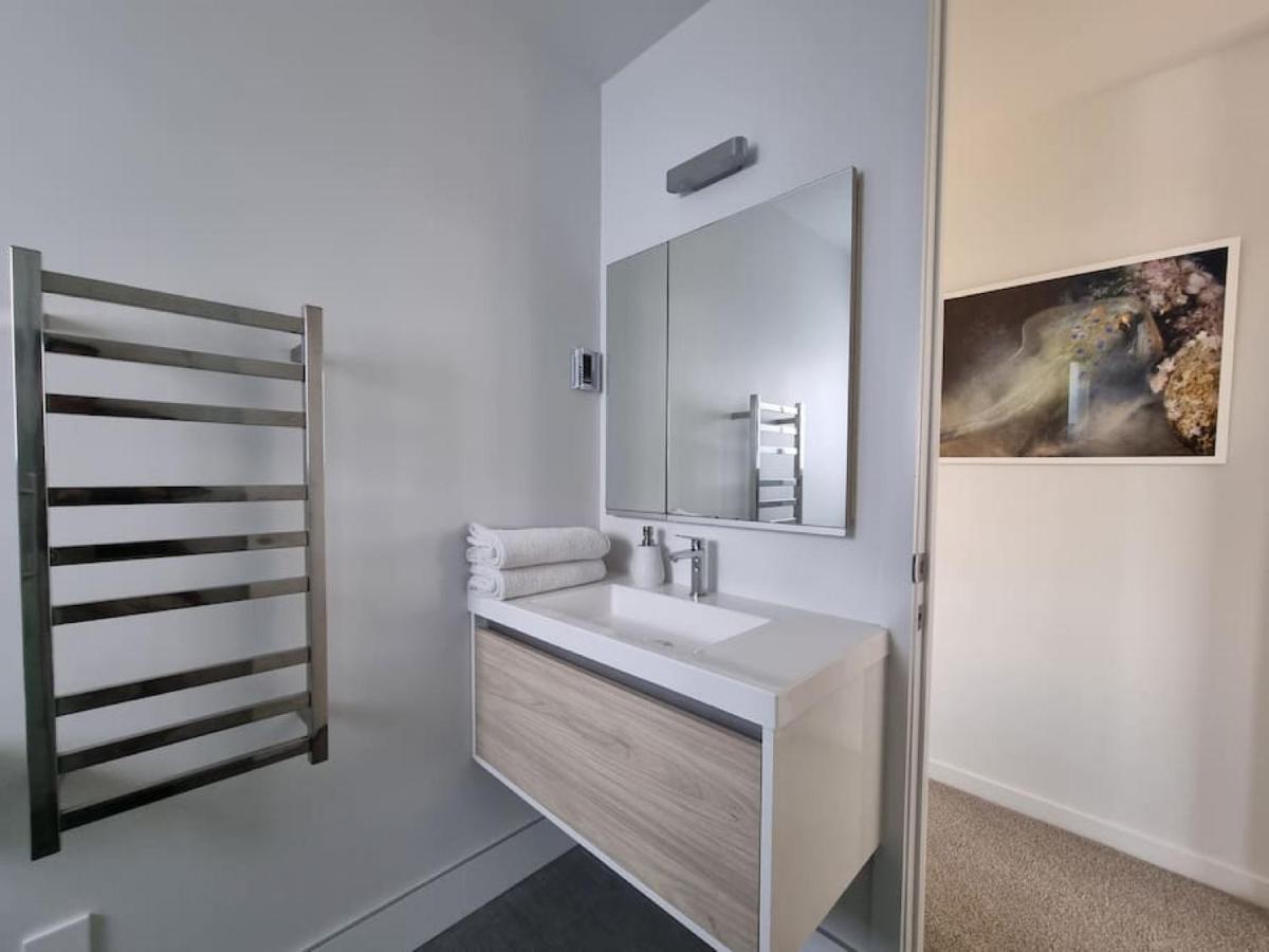 Fabulous Castor Bay 1 Bedroom With Views And Skytv Auckland Eksteriør billede